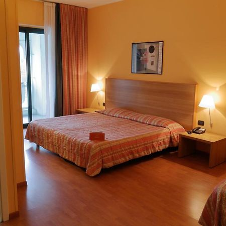 Hotel Romanisio Fossano Bagian luar foto