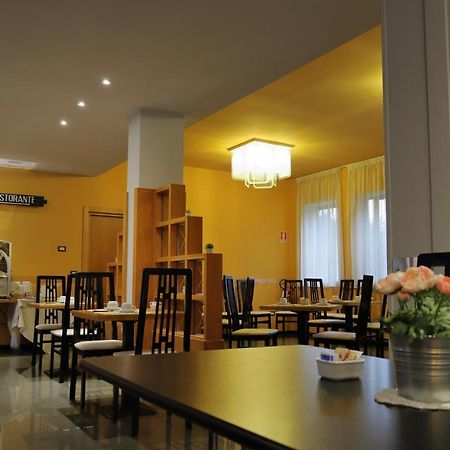Hotel Romanisio Fossano Bagian luar foto