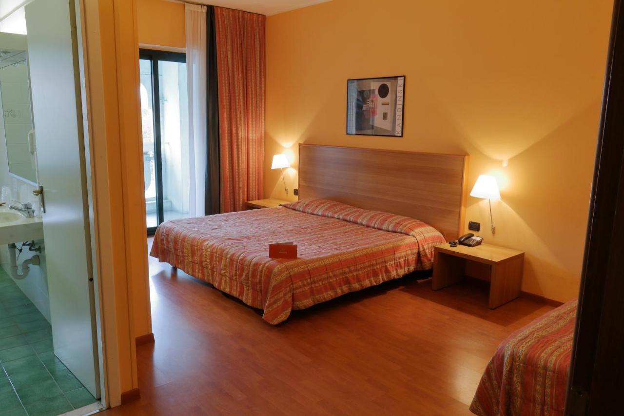 Hotel Romanisio Fossano Bagian luar foto