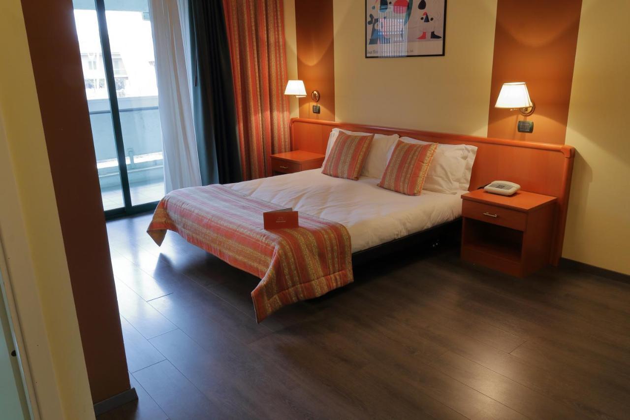 Hotel Romanisio Fossano Bagian luar foto