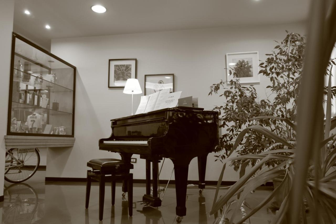 Hotel Romanisio Fossano Bagian luar foto